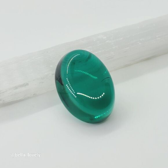 20x14x7mm Beautiful Emerald Green Oval Hydrotherdal Crystal Cabochon - Picture 4 of 4